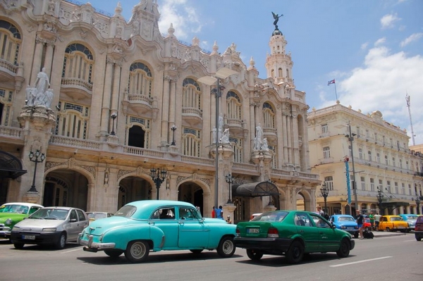 Chiêm ngưỡng ô-tô cổ tại La Havana