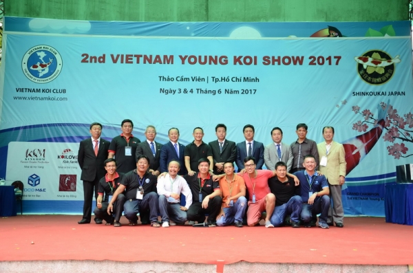 Cá Koi Việt giành cup tại giải Young Koi Show 2017