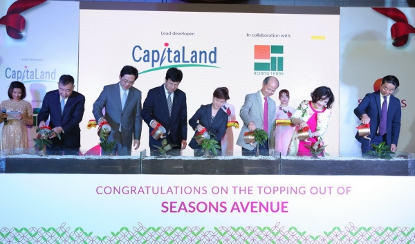 CapitaLand cùng Hoàng Thành tổ chức Lễ Cất nóc dự án Seasons Avenue