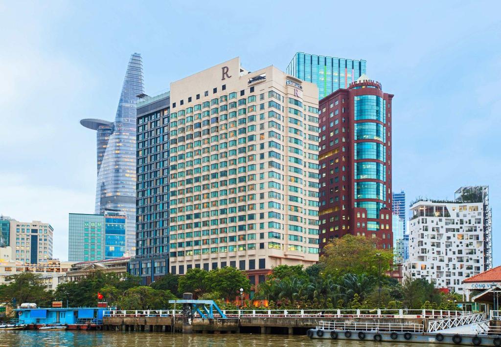 Thưởng nguyệt Tết đoàn viên Trung Thu 2022 cùng Renaissance Riverside Hotel Saigon