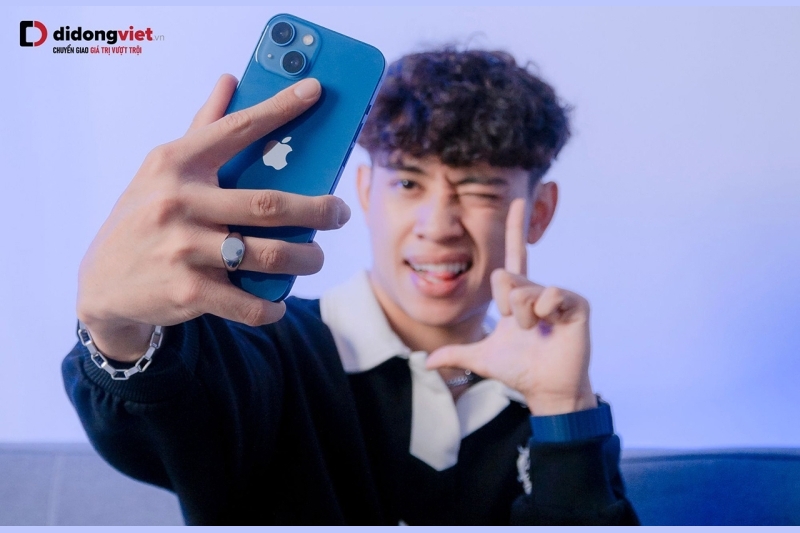 Quay video TikTok bằng iPhone, trúng MacBook Air M4