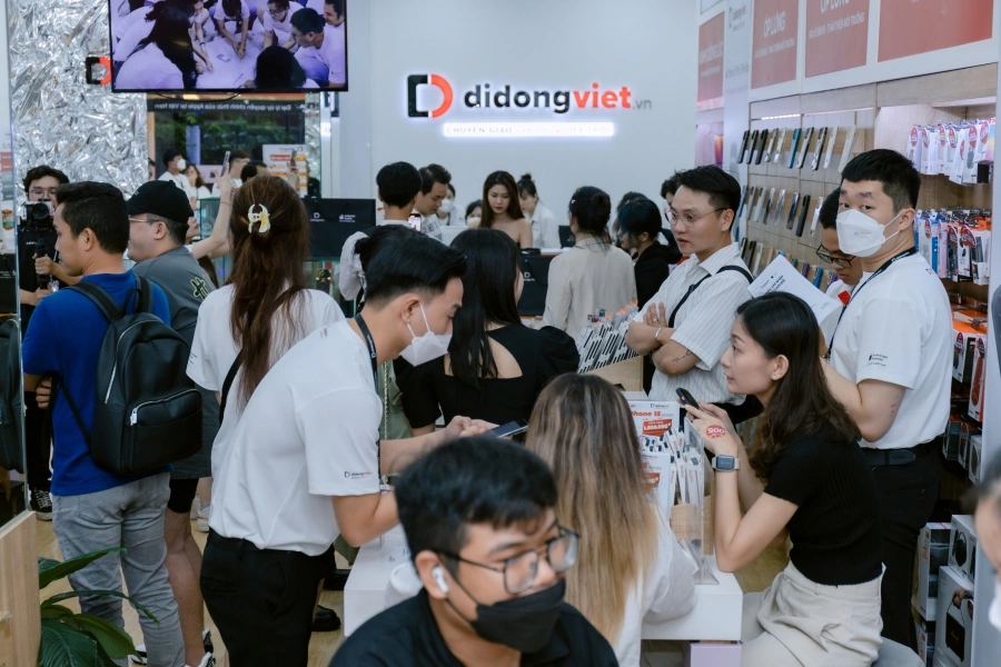 Mở bán sớm, Di Động Việt trả gần 1.000 iPhone 15 series cho khách đặt cọc trước