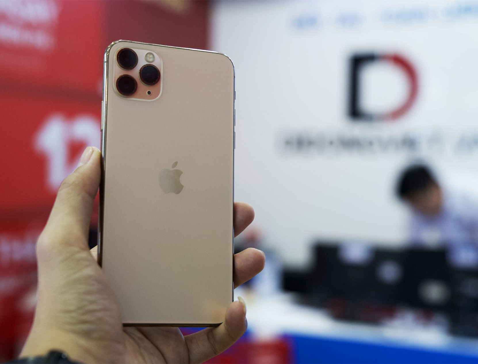 iPhone 11 Pro Max bất ngờ về Việt Nam