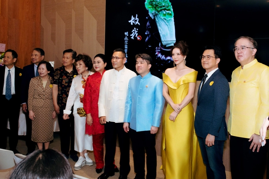 Lý Nhã Kỳ dự khai trương triển lãm 'vua ngọc bích' Soofeen Hu tại Đài Bắc