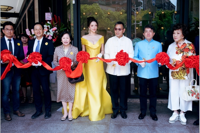 Lý Nhã Kỳ dự khai trương triển lãm 'vua ngọc bích' Soofeen Hu tại Đài Bắc