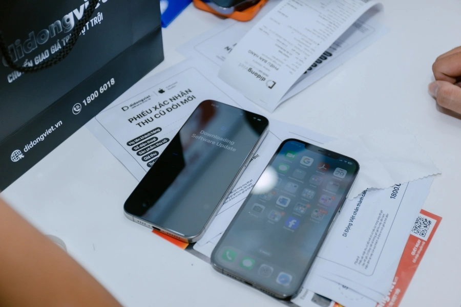 Mở bán sớm, Di Động Việt trả gần 1.000 iPhone 15 series cho khách đặt cọc trước
