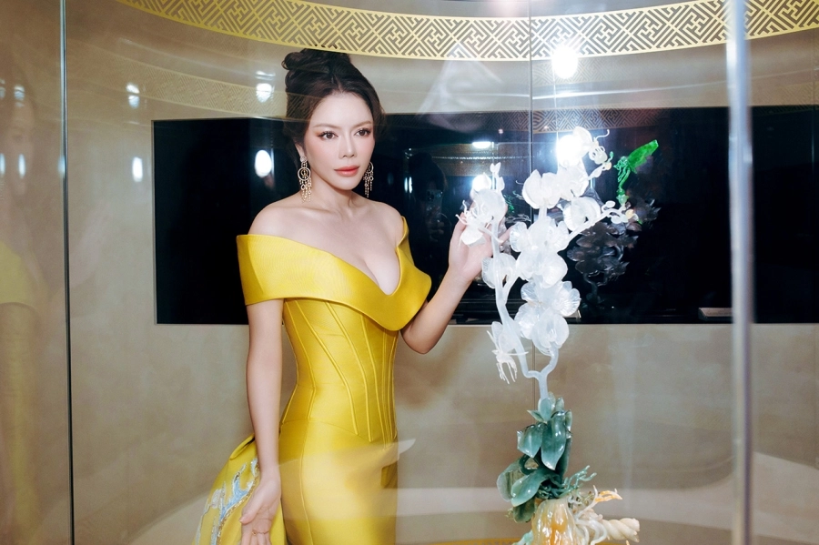 Lý Nhã Kỳ dự khai trương triển lãm 'vua ngọc bích' Soofeen Hu tại Đài Bắc