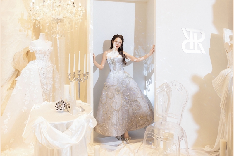 Lý Nhã Kỳ kiêu sa với đầm dạ hội độc bản dự show váy cưới của NTK Chung Thanh Phong