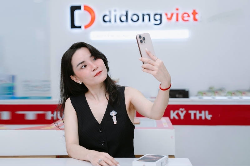 Nối gót các 'Anh trai', 'Chị đẹp' Thu Ngọc đến Di Động Việt lên đời iPhone 16