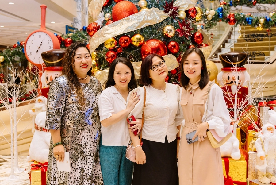 The Reverie Saigon ra mắt chuỗi sự kiện lễ hội 2025 'Chuyến Tàu Lễ Hội Diệu Kỳ'