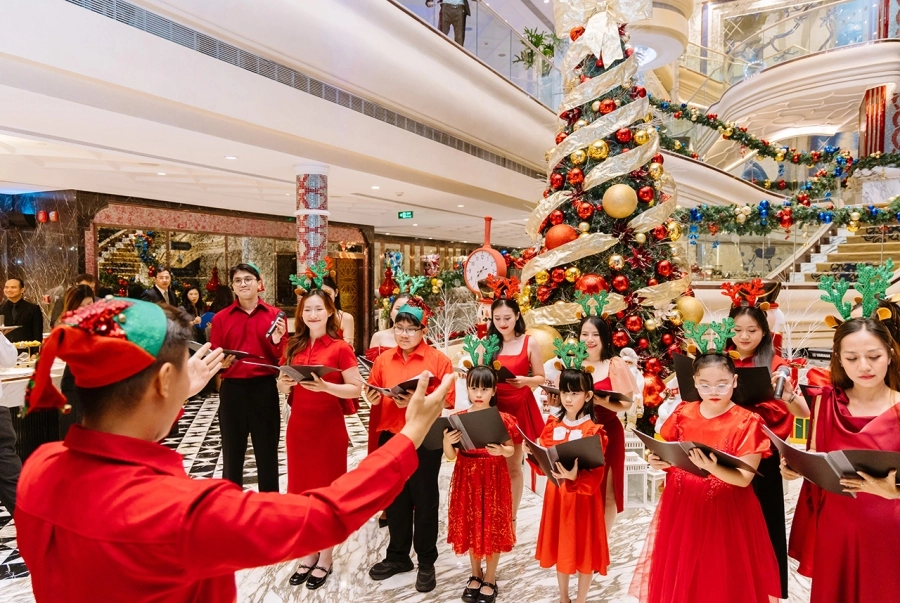 The Reverie Saigon ra mắt chuỗi sự kiện lễ hội 2025 'Chuyến Tàu Lễ Hội Diệu Kỳ'