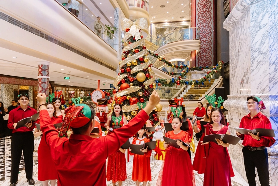 The Reverie Saigon ra mắt chuỗi sự kiện lễ hội 2025 'Chuyến Tàu Lễ Hội Diệu Kỳ'