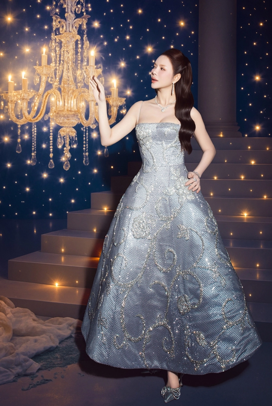 Lý Nhã Kỳ kiêu sa với đầm dạ hội độc bản dự show váy cưới của NTK Chung Thanh Phong
