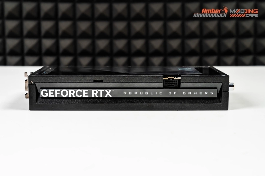 Siêu phẩm ASUS ROG Matrix Platinum GeForce RTX™ 4090 gọn gàng và ấn tượng hơn qua đôi tay khéo léo của Nhện Hổ Phách