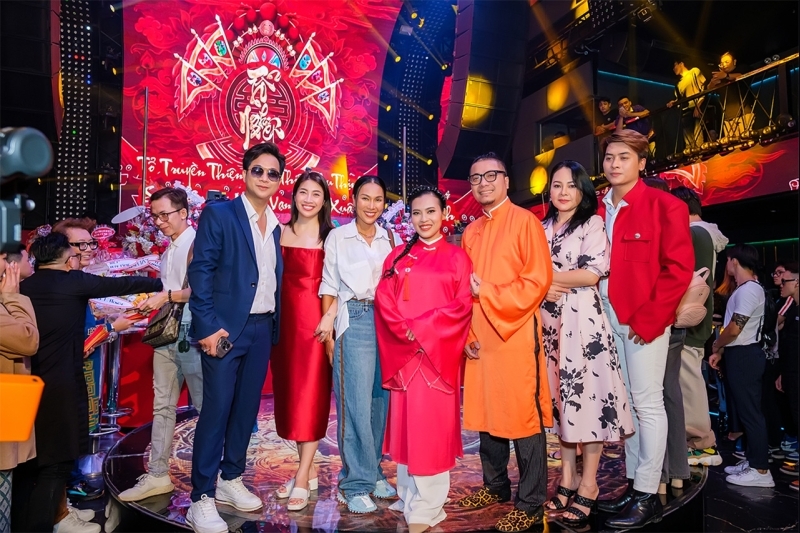 Đạo diễn Huỳnh Phúc Thanh Nhân và DJ Wang Trần cùng nghệ sĩ và hơn 500 DJ nổi tiếng hội tụ trong Giỗ Tổ