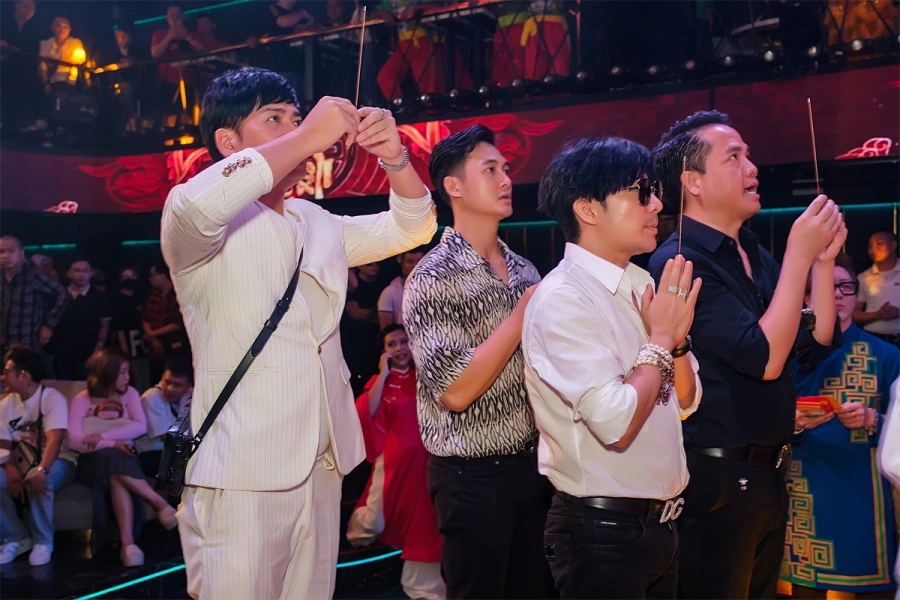 Đạo diễn Huỳnh Phúc Thanh Nhân và DJ Wang Trần cùng nghệ sĩ và hơn 500 DJ nổi tiếng hội tụ trong Giỗ Tổ