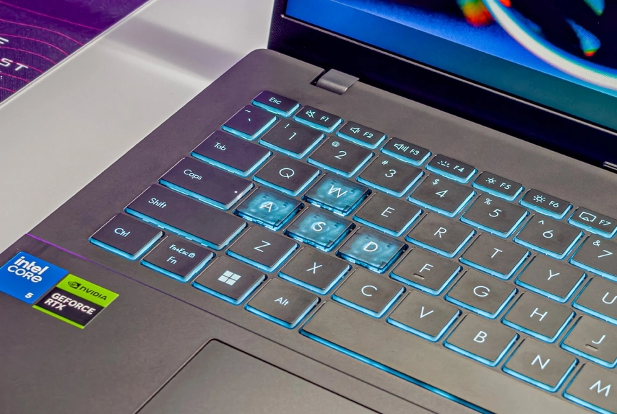 ASUS Gaming V16: Laptop gaming AI mỏng nhẹ cho học sinh sinh viên