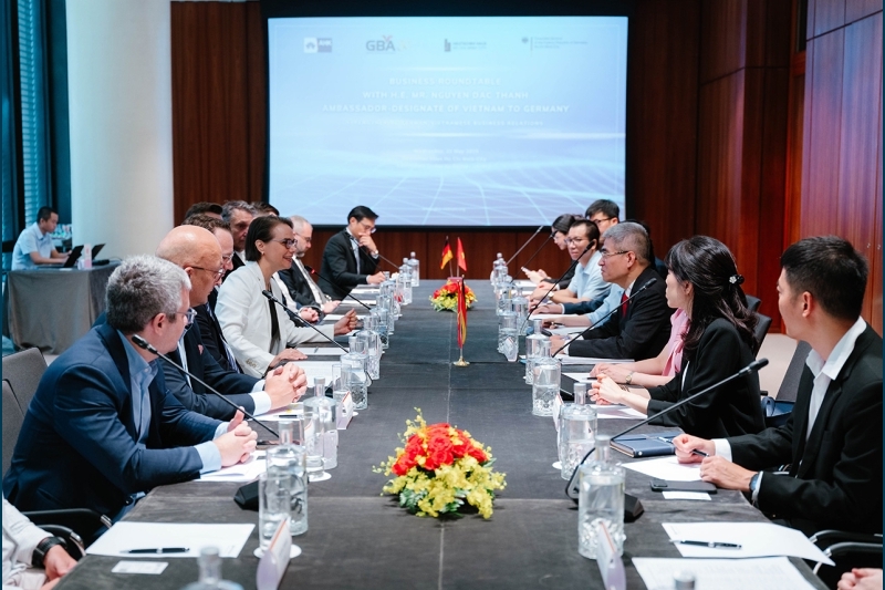 Ông Nguyễn Đắc Thành, Đại sứ Việt Nam tại CHLB Đức gặp gỡ các lãnh đạo doanh nghiệp Đức tại Việt Nam