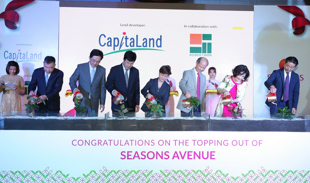 CapitaLand cùng Hoàng Thành tổ chức Lễ Cất nóc dự án Seasons Avenue