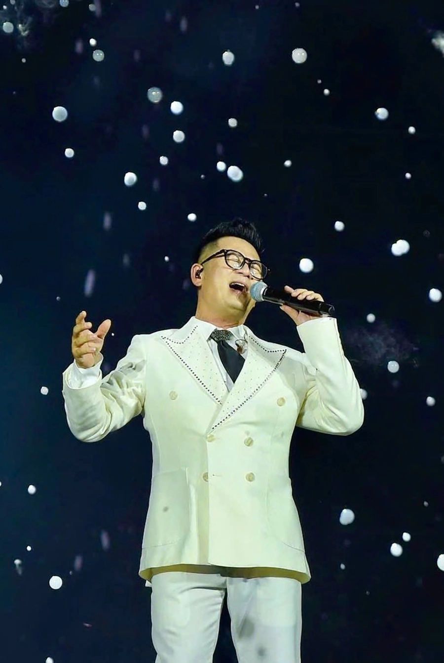 Khung trời hoài niệm trong live concert “Dương Thụ - Bài hát Thu về”
