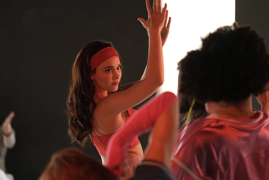 'Em xinh' Lamoon bắt tay GDH hát nhạc phim Người Đẹp Và Quái Lạ với phiên bản tiếng Việt