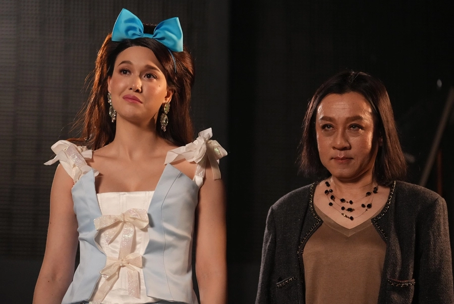 'Em xinh' Lamoon bắt tay GDH hát nhạc phim Người Đẹp Và Quái Lạ với phiên bản tiếng Việt