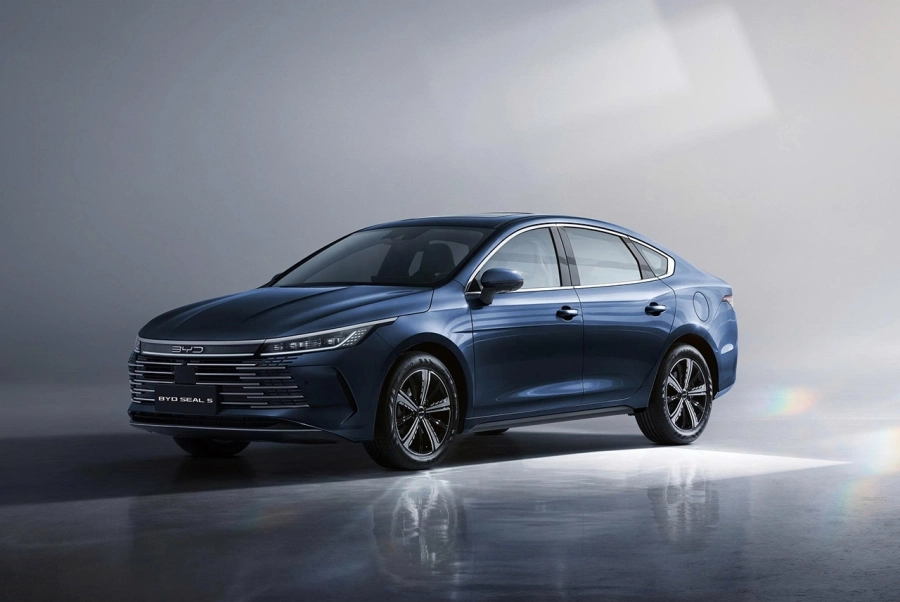 BYD giới thiệu sedan hydrid SEAL 5: Tiên phong với công nghệ hydrid sạc 