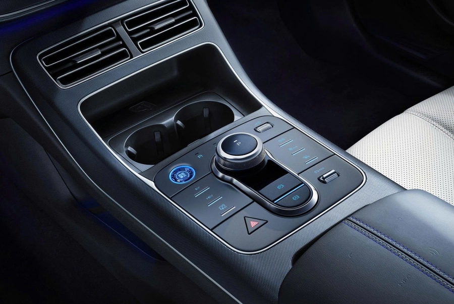 BYD giới thiệu sedan hydrid SEAL 5: Tiên phong với công nghệ hydrid sạc 