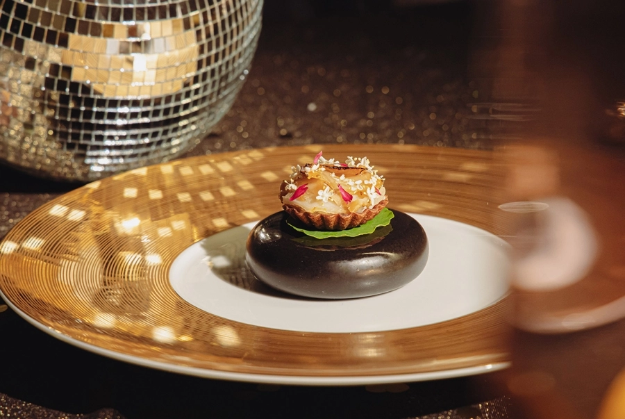 The Reverie Saigon ra mắt chuỗi sự kiện lễ hội 2025 'Chuyến Tàu Lễ Hội Diệu Kỳ'