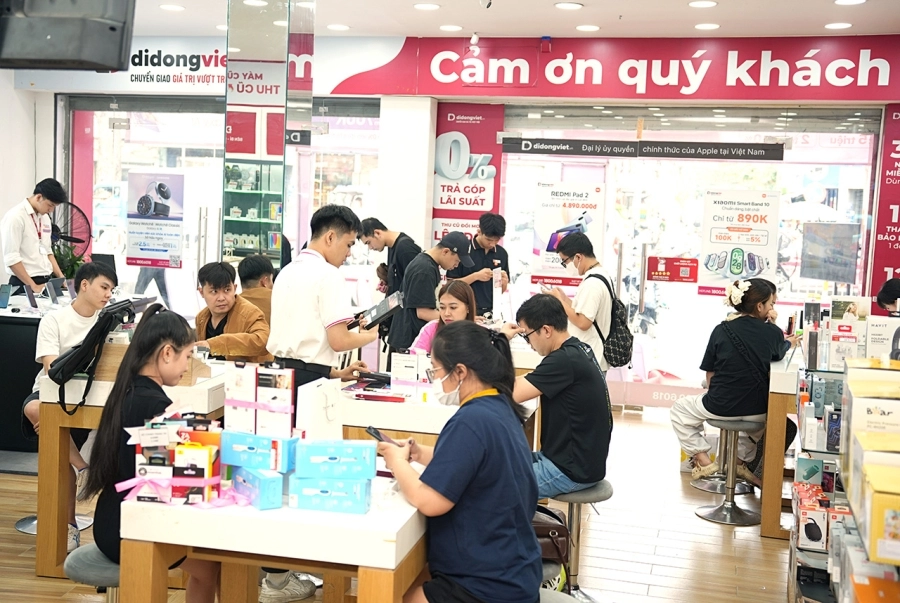 Mở đặt cọc Macbook Neo, Di Động Việt áp dụng ưu đãi riêng cho học sinh - sinh viên