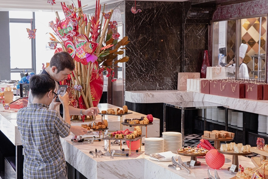 The Reverie Saigon ra mắt bst bánh Trung Thu 2025 ‘Thiên Hoa Khai Nguyệt’ 
