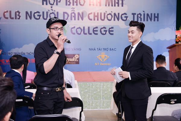 Mc Huỳnh Tân hội ngộ MC Minh Phúc ngày ra mắt câu lạc bộ Người dẫn chương trình VOV college