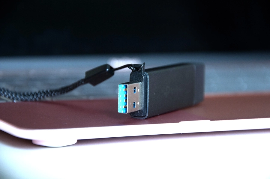 Đầu đọc thẻ nhớ TP-Link UA430D giúp sao chép dữ liệu nhanh chóng giữa các thiết bị