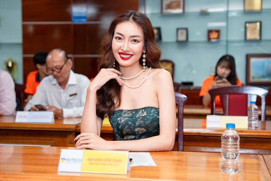 Sân chơi sắc đẹp cho sinh viên Miss HUTECH 2025 trao vương miện tiền tỉ