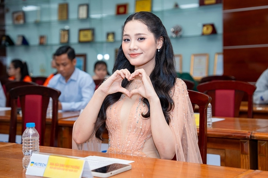 Sân chơi sắc đẹp cho sinh viên Miss HUTECH 2025 trao vương miện tiền tỉ