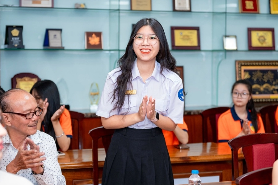 Sân chơi sắc đẹp cho sinh viên Miss HUTECH 2025 trao vương miện tiền tỉ