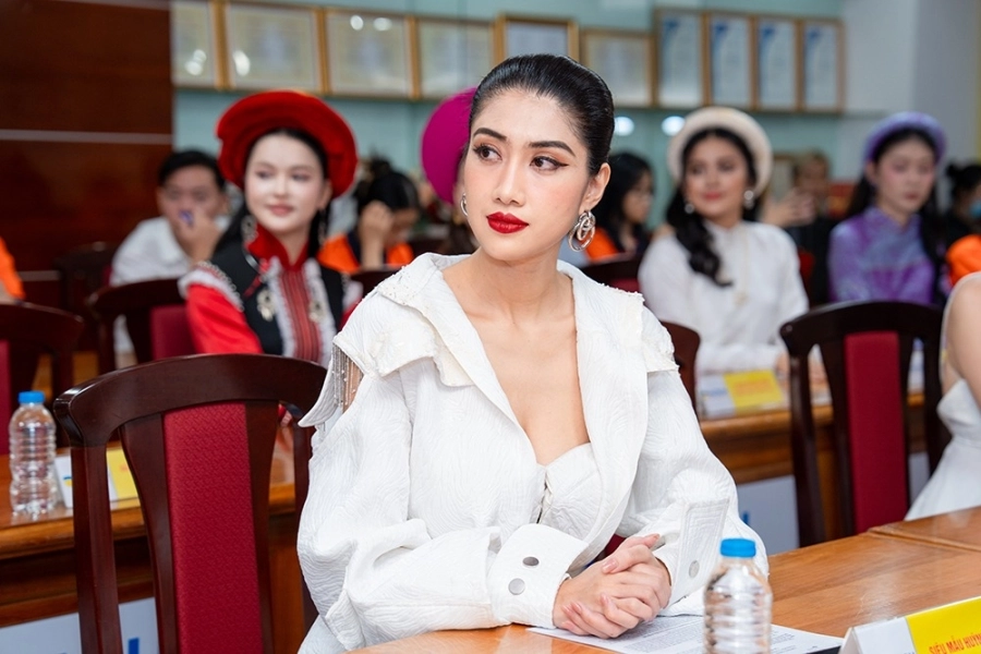 Sân chơi sắc đẹp cho sinh viên Miss HUTECH 2025 trao vương miện tiền tỉ