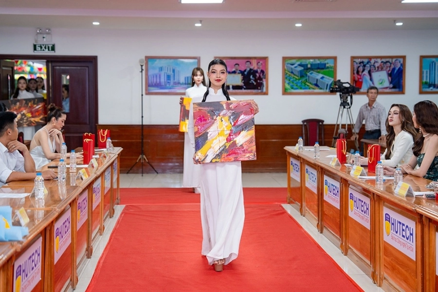 Sân chơi sắc đẹp cho sinh viên Miss HUTECH 2025 trao vương miện tiền tỉ