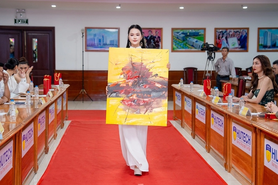 Sân chơi sắc đẹp cho sinh viên Miss HUTECH 2025 trao vương miện tiền tỉ