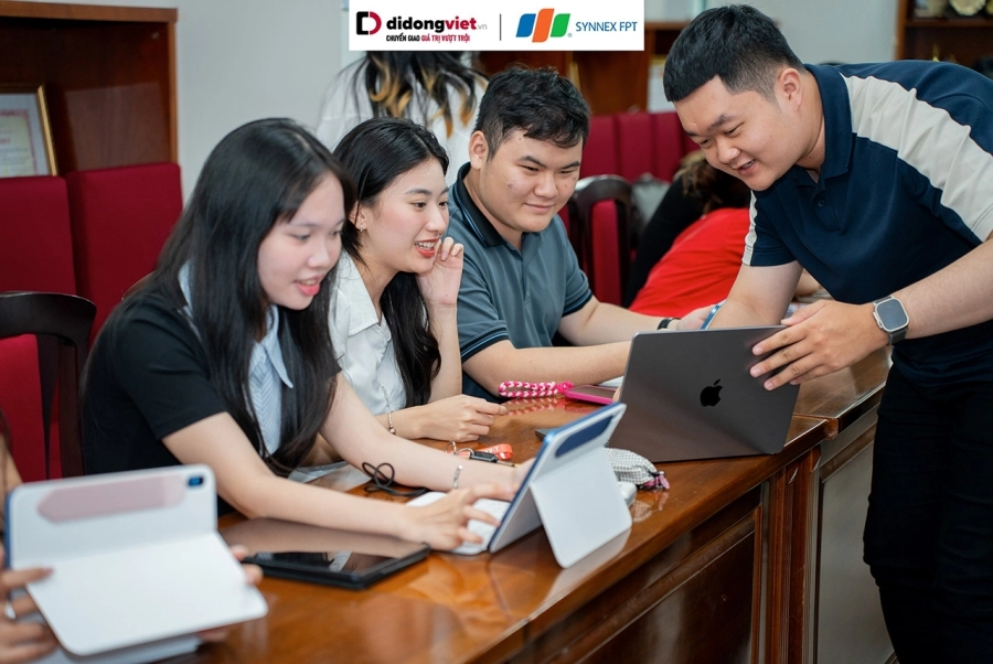 Di Động Việt  cùng Synnex FPT mang chương trình D.Educare “Mở lối nghề nghiệp cùng AI” đến với hàng nghìn sinh viên