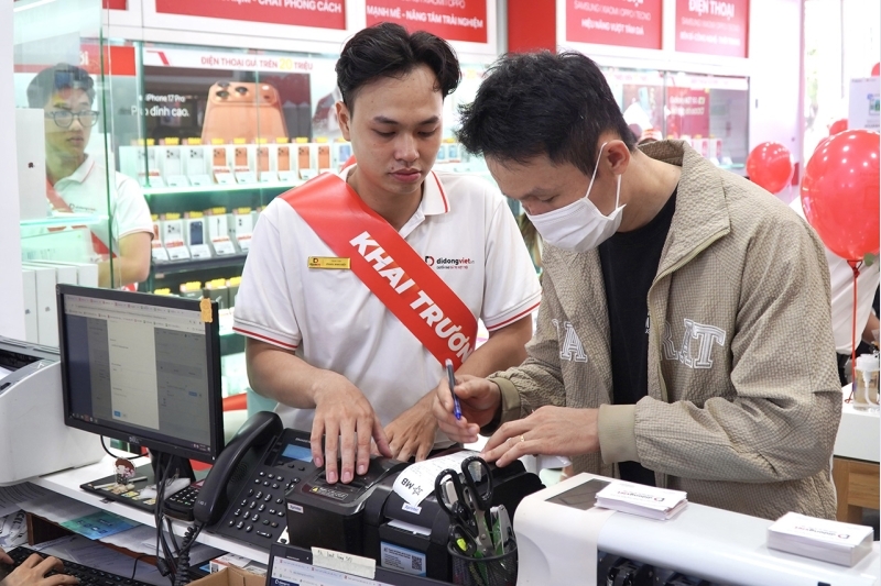 Trước ngày mở bán chính thức dòng Galaxy S26, Di Động Việt khai trương thêm cửa hàng mới tại Phan Đăng Lưu