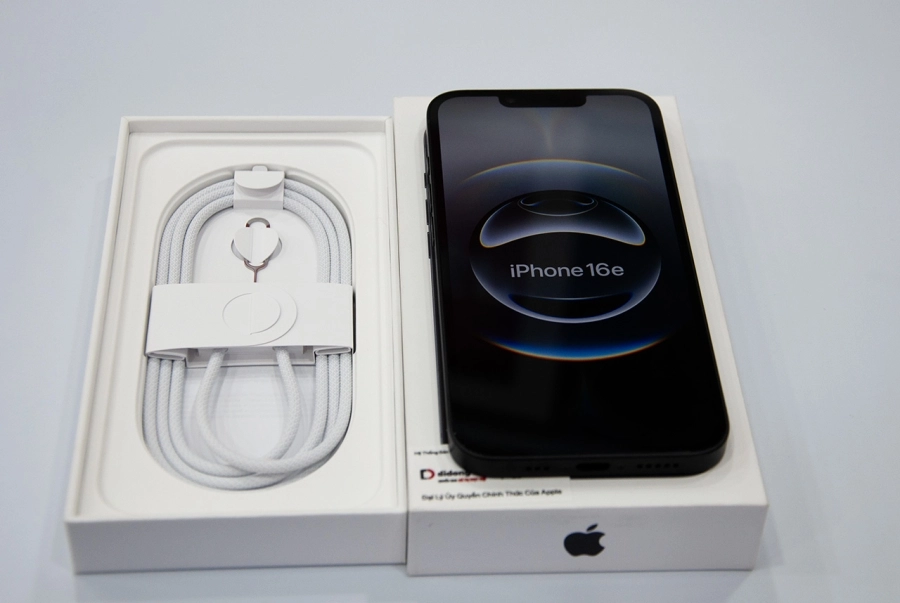 Di Động Việt mở bán iPhone 16e: Chiếc iPhone đáng tham khảo cho người mới