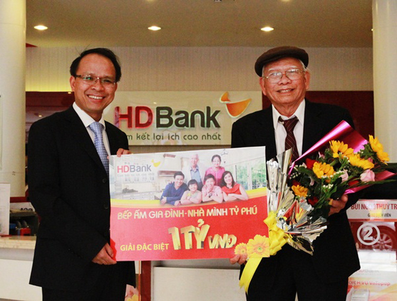 Khai Xuân Đinh Dậu, rước lộc vàng ký cùng HDBank