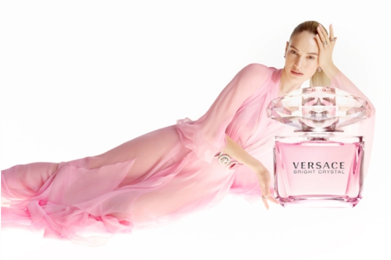 Versace Bright Crystal: Biểu tượng của sự quyến rũ, thuần khiết và tỏa sáng