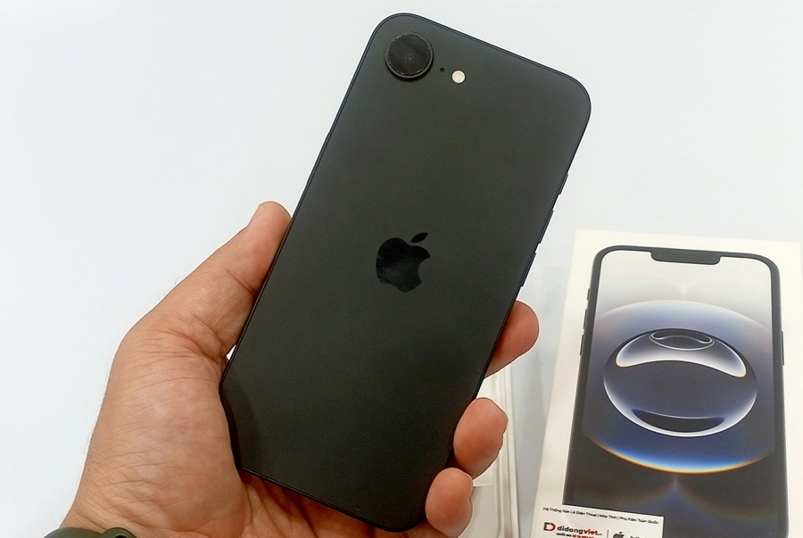Di Động Việt mở bán iPhone 16e: Chiếc iPhone đáng tham khảo cho người mới