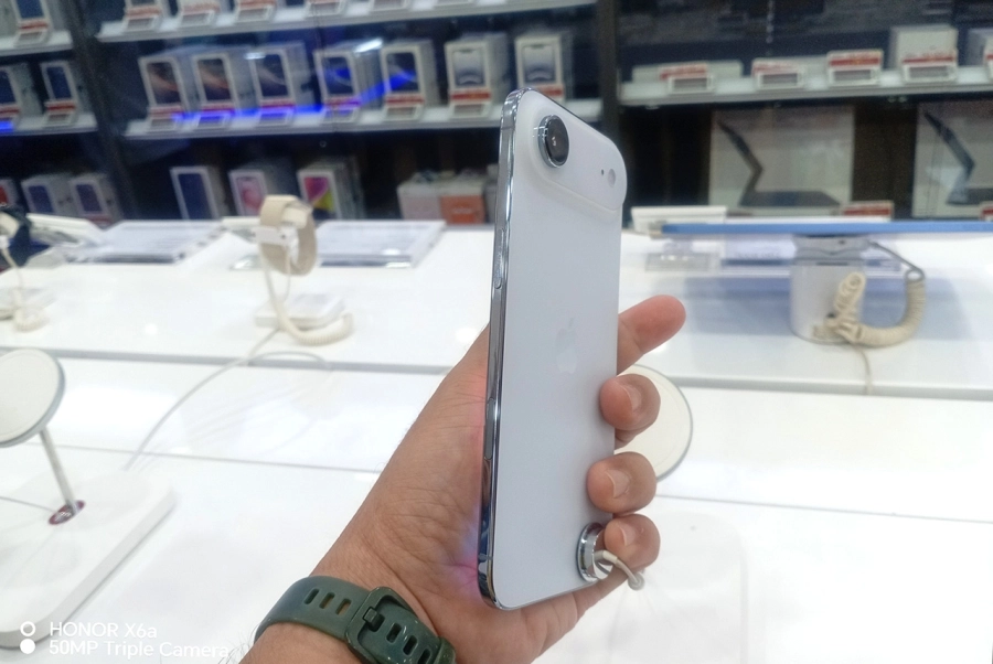 Hàng trăm khách hàng nhận iPhone 17, iPhone Air tại Di Động Việt