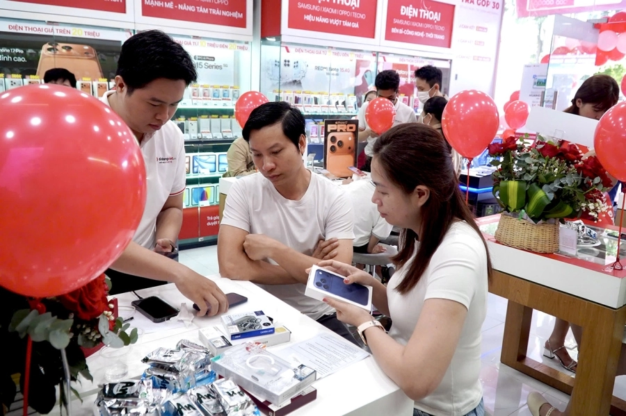 Trước ngày mở bán chính thức dòng Galaxy S26, Di Động Việt khai trương thêm cửa hàng mới tại Phan Đăng Lưu