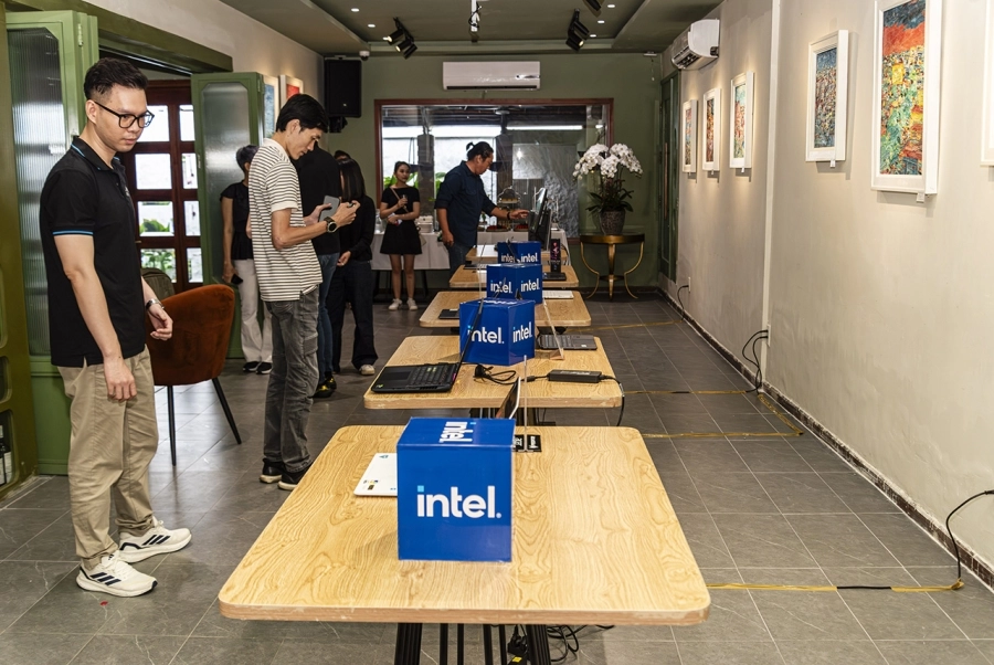 Intel trình diễn các tính năng thực tế của AI PC