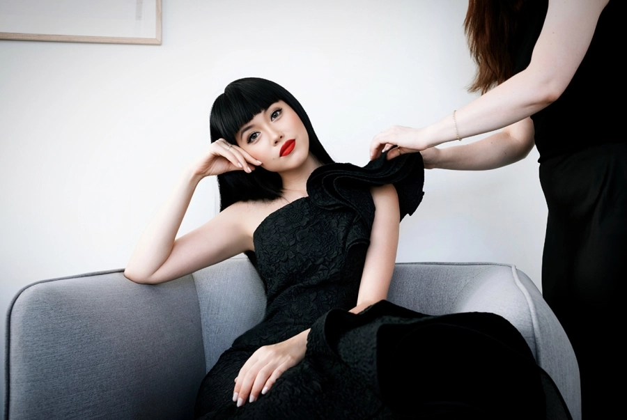 Jessica Minh Anh ‘biến’ Paris thành bản giao hưởng thời trang
