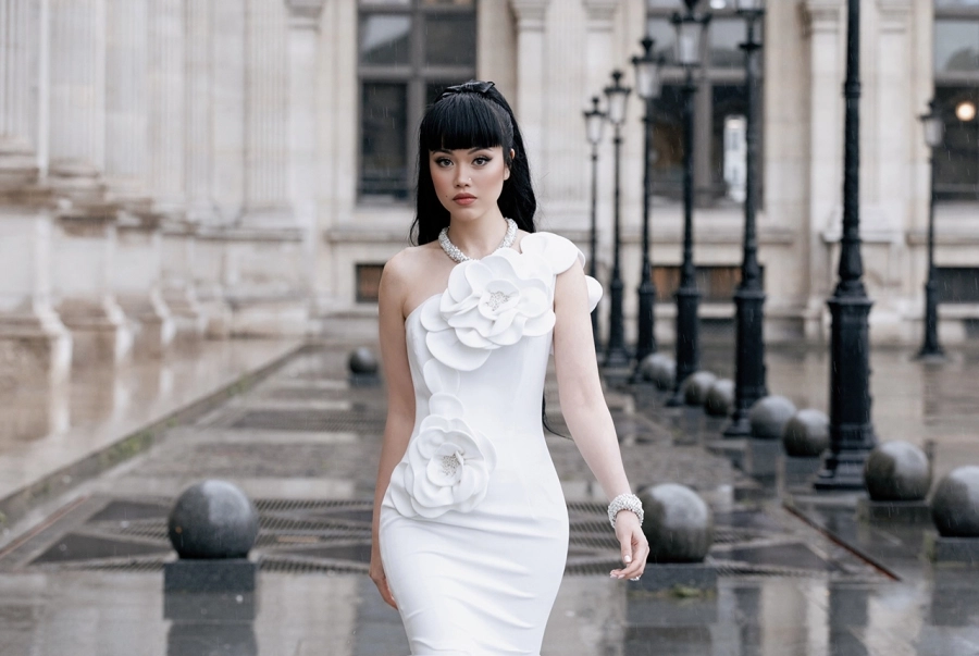 Jessica Minh Anh ‘biến’ Paris thành bản giao hưởng thời trang
